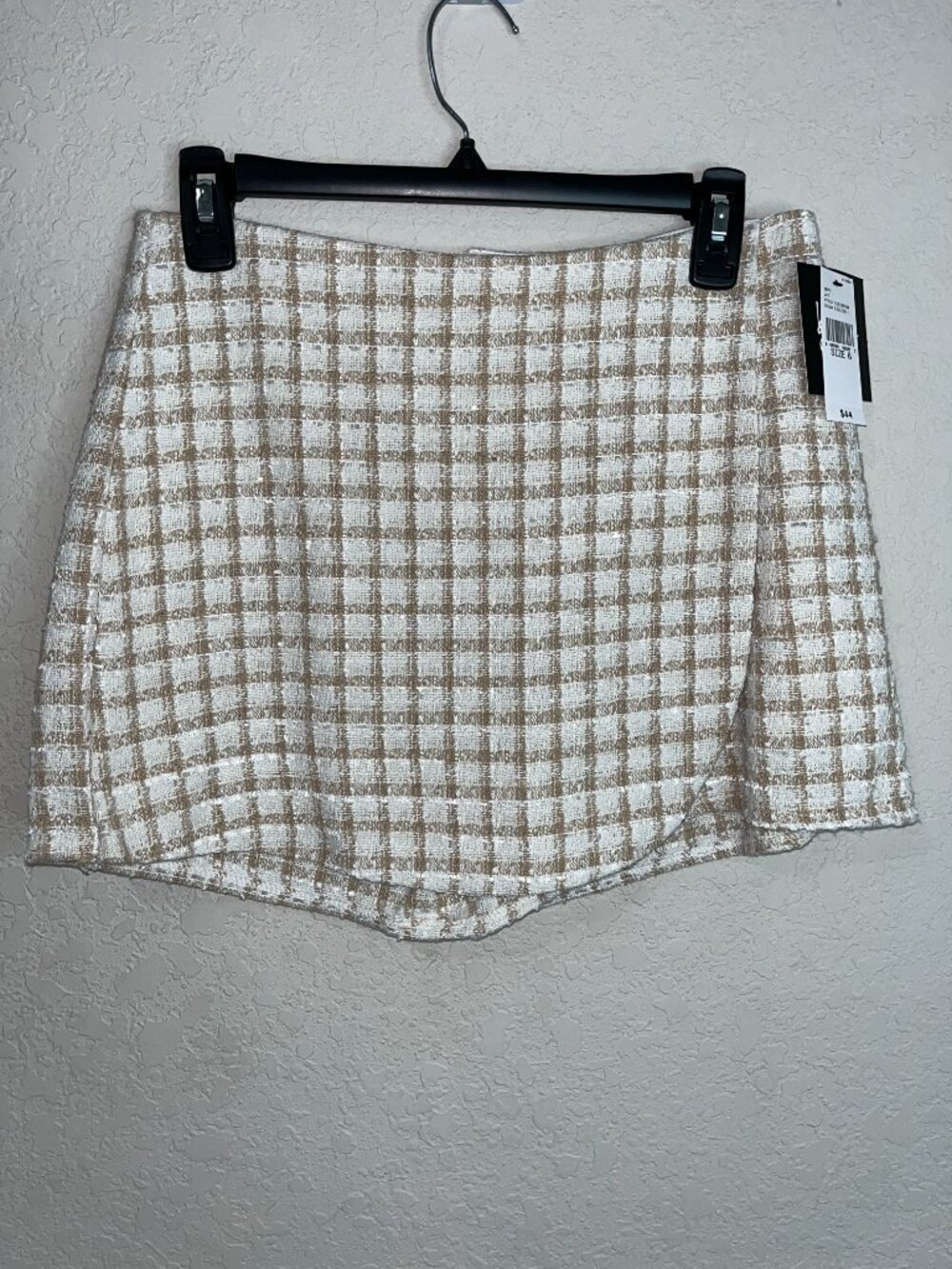 By & By Plaid Skort Tan White Mini Skirt Shorts Size 6 NWT